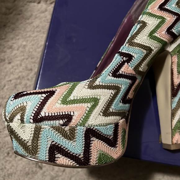 Multi colored zigzag pattern platform pumps - Picture 3 of 5